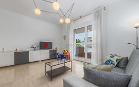 Niguarda-Zara Xxl Home,Two Balconies,Wifi,Family